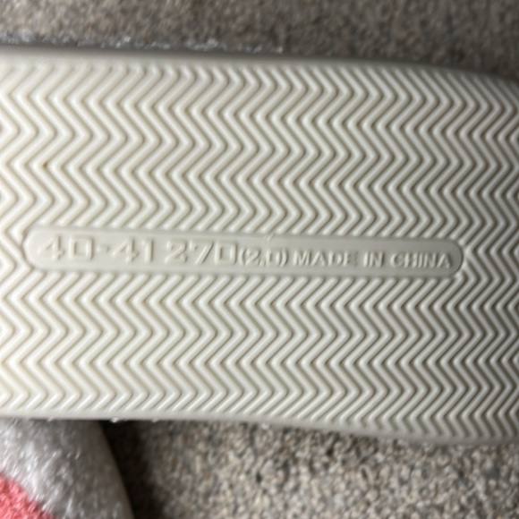 NEW Rainbow 7.5-8 Slippers Ivory/White Soft Plush Faux Fur Comfy Warm Slip-On - Picture 3 of 7